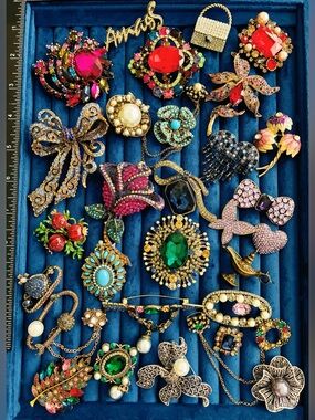Lot of 30 Statement Brooch Pins Mixed Rhinestone Flower Costume Jewelry